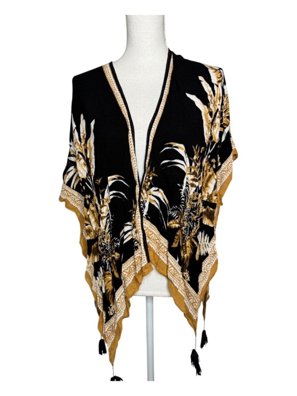 Vince Camuto Banana Topper vacation ready one size tropical fronds print